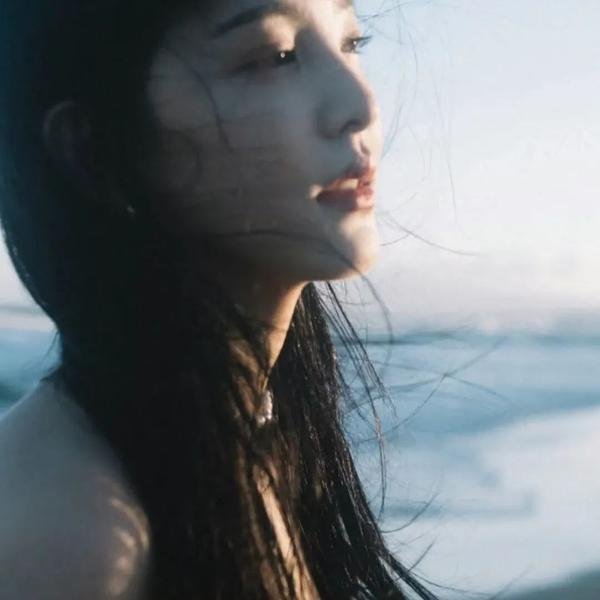 湖泊上的日出